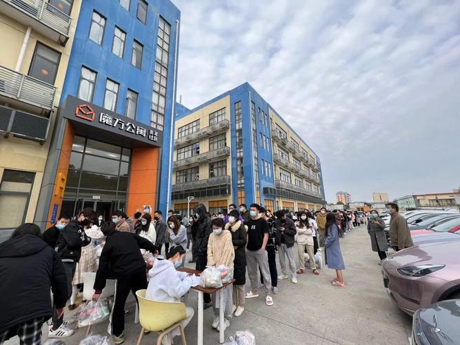 严格防疫、关爱租客、保障供应——上海住房租赁企业助力战疫纪实