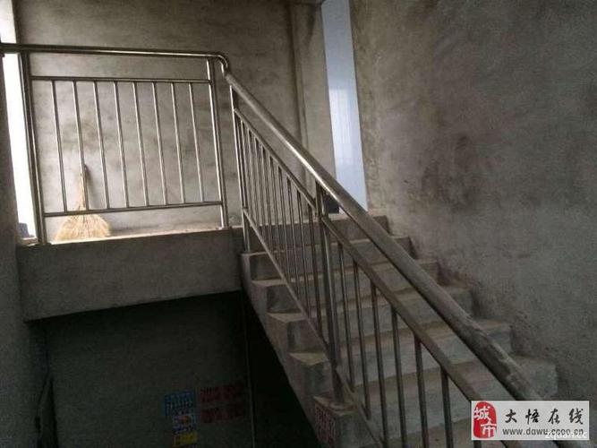 122平空间灵活隔断，年租8000元，可做仓库工厂茶馆